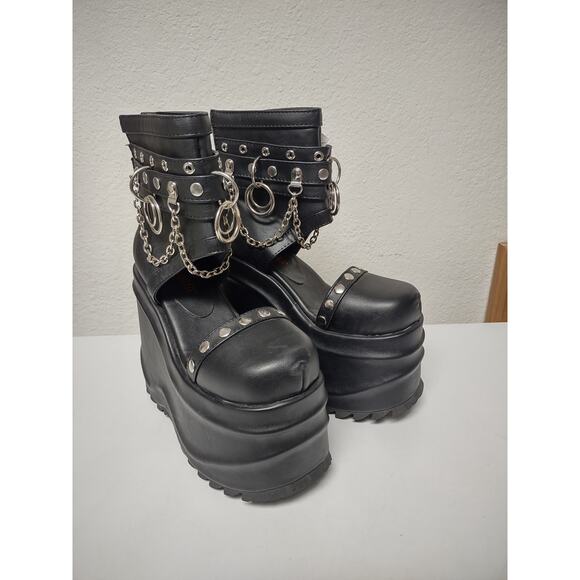 Demonia Wave 22 6” Platform Wedge Ankle Cutout Boot Goth Chain Halloween Sz 6 - Picture 1 of 16